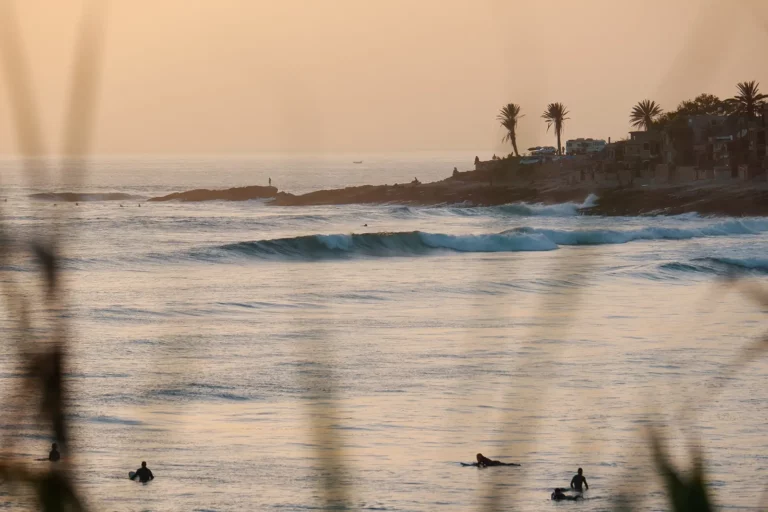 Holyfins Guide Ultime pour un Surf Trip au Maroc: Taghzout, Imesouane, et Agadir