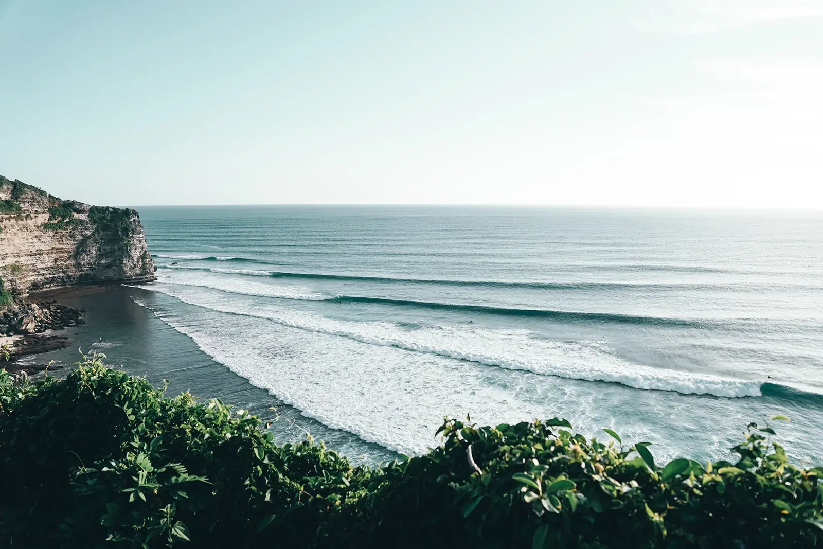 Spot de surf d'Uluwatu en Indonésie